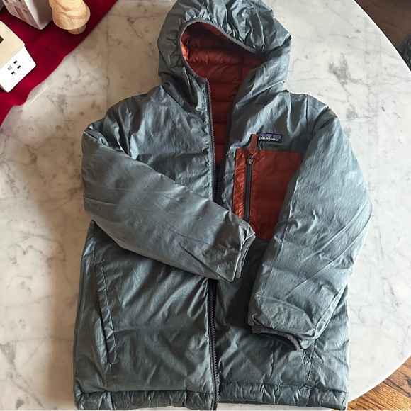 KID’S PATAGONIA DOWN SWEATER HOODIE - Orange / Gray, size S - Picture 3 of 4